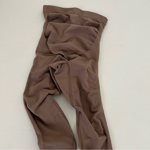 SKIMS Maternity Solutionwear Seamless Leggings L - XL - Picture 5 of 13